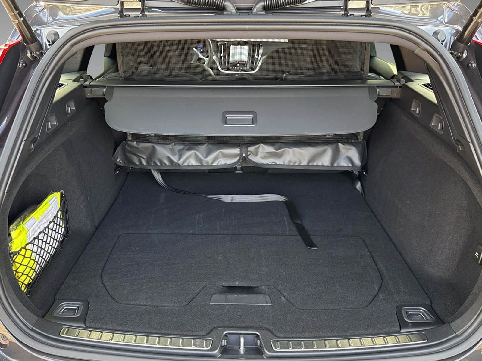 Volvo V60 B4 Plus Dark+Standheizung+Orrefors+Keyless