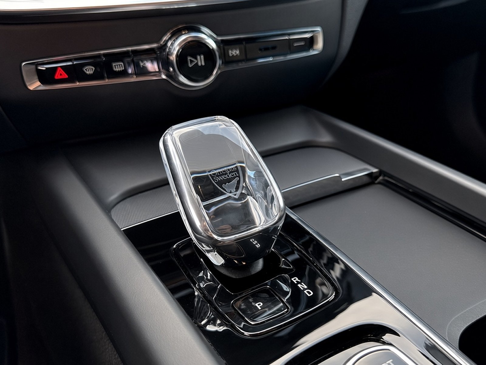 Volvo V60 B4 Plus Dark+Standheizung+Orrefors+Keyless