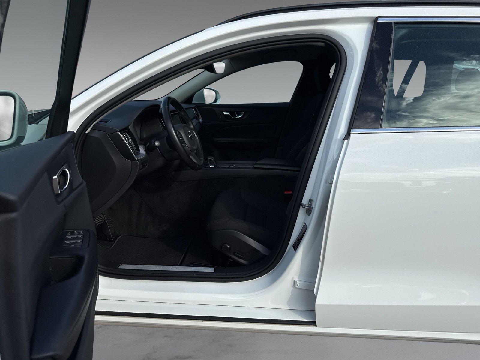 Volvo V60 B3 Momentum Pro+LED+Sitzheizung+Keyless Start+CarPlay