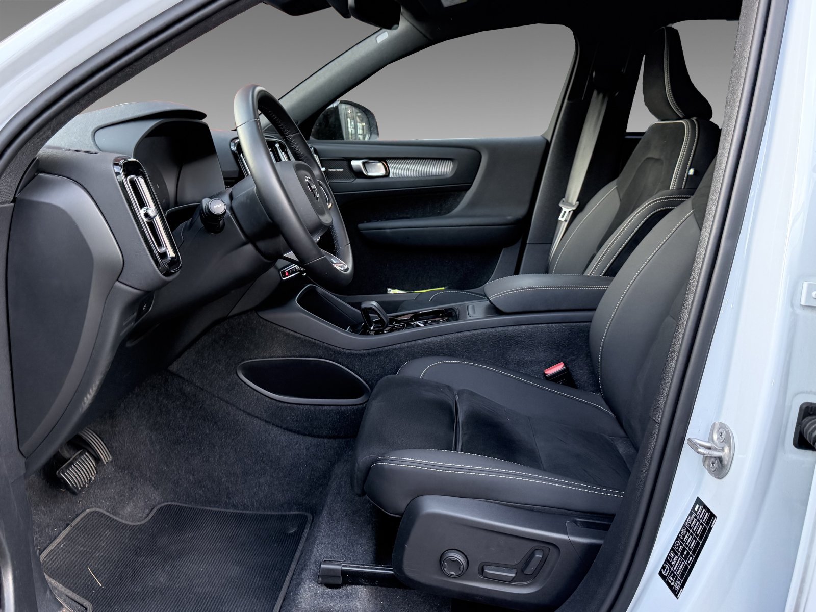Volvo XC40 B3 Plus Dark+Business-Paket+Pixel-LED+360°+HK