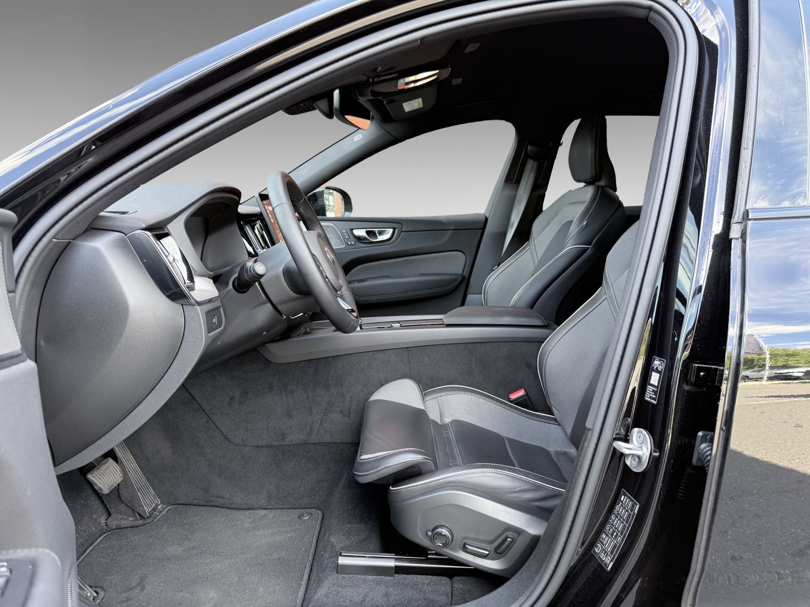 Volvo XC60 B5 Plus Black Edition+Licht-Paket+Winter-Paket+Orrefors