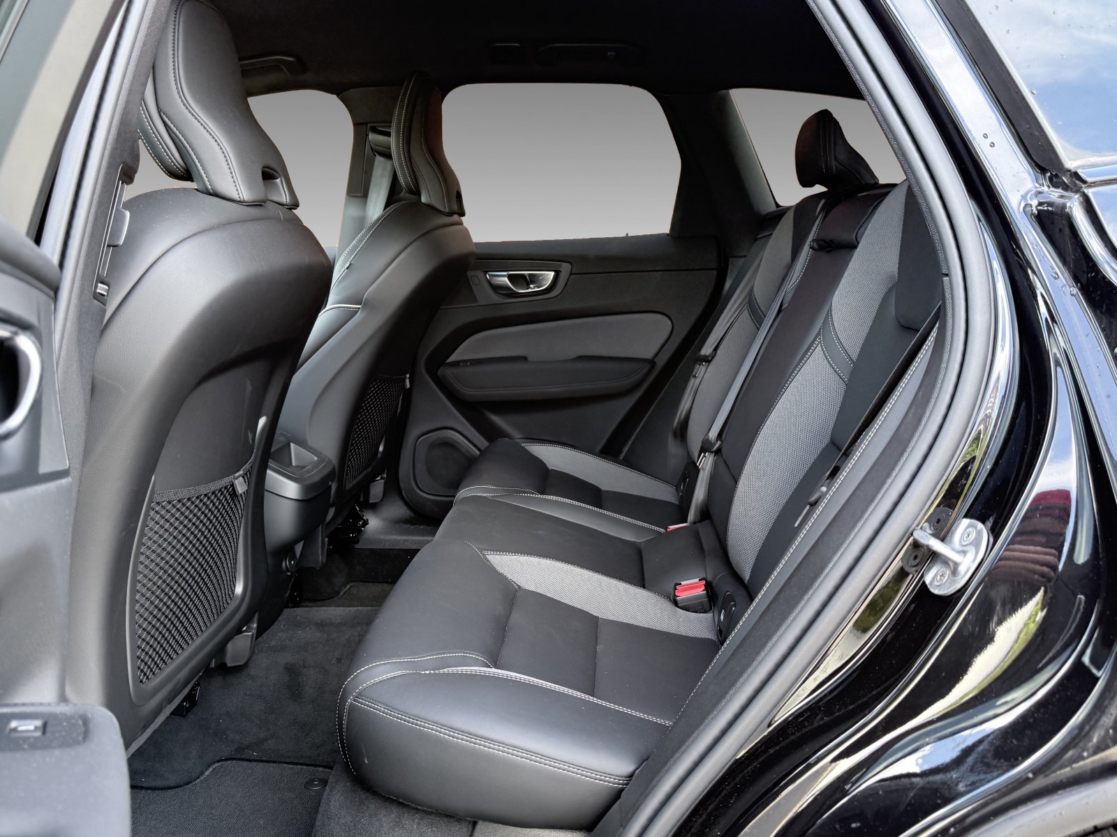 Volvo XC60 B5 Plus Black Edition+Licht-Paket+Winter-Paket+Orrefors