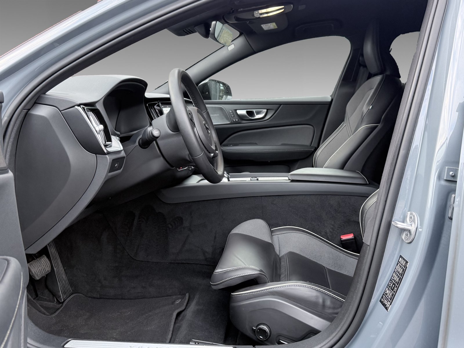Volvo V60 B4 Plus Dark+Pilot Assist+Keyless Drive+HK