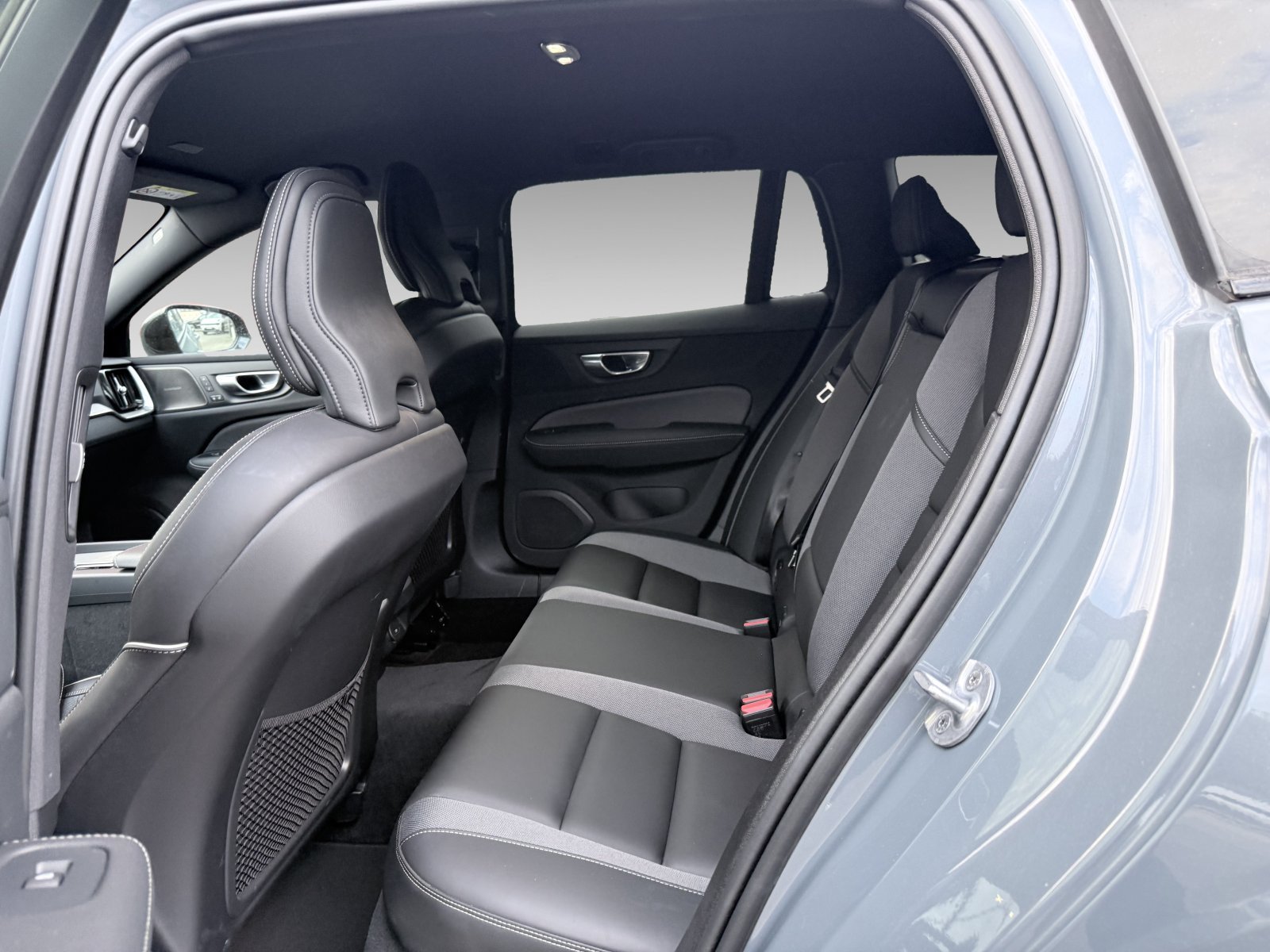 Volvo V60 B4 Plus Dark+Pilot Assist+Keyless Drive+HK
