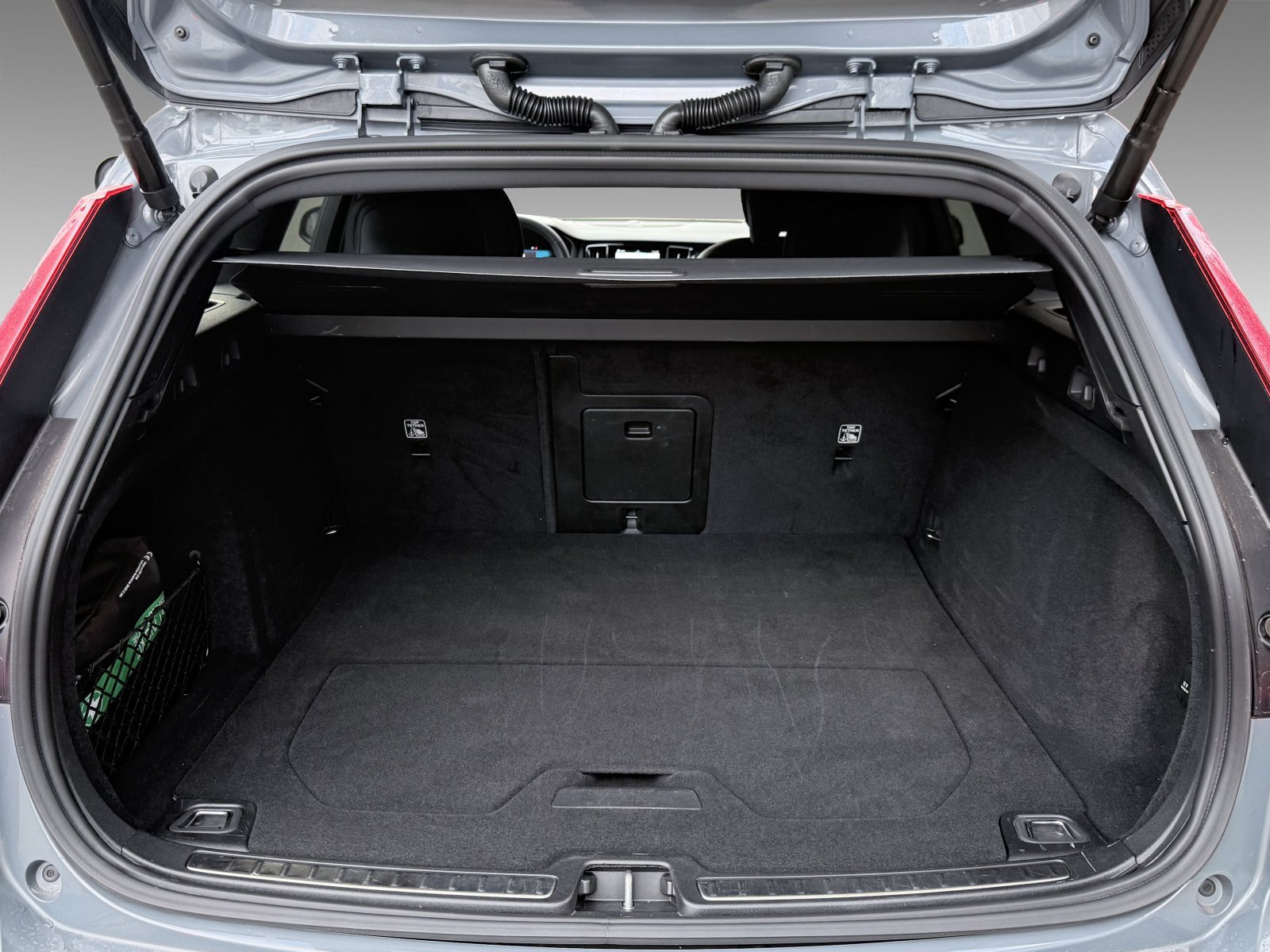 Volvo V60 B4 Plus Dark+Pilot Assist+Keyless Drive+HK