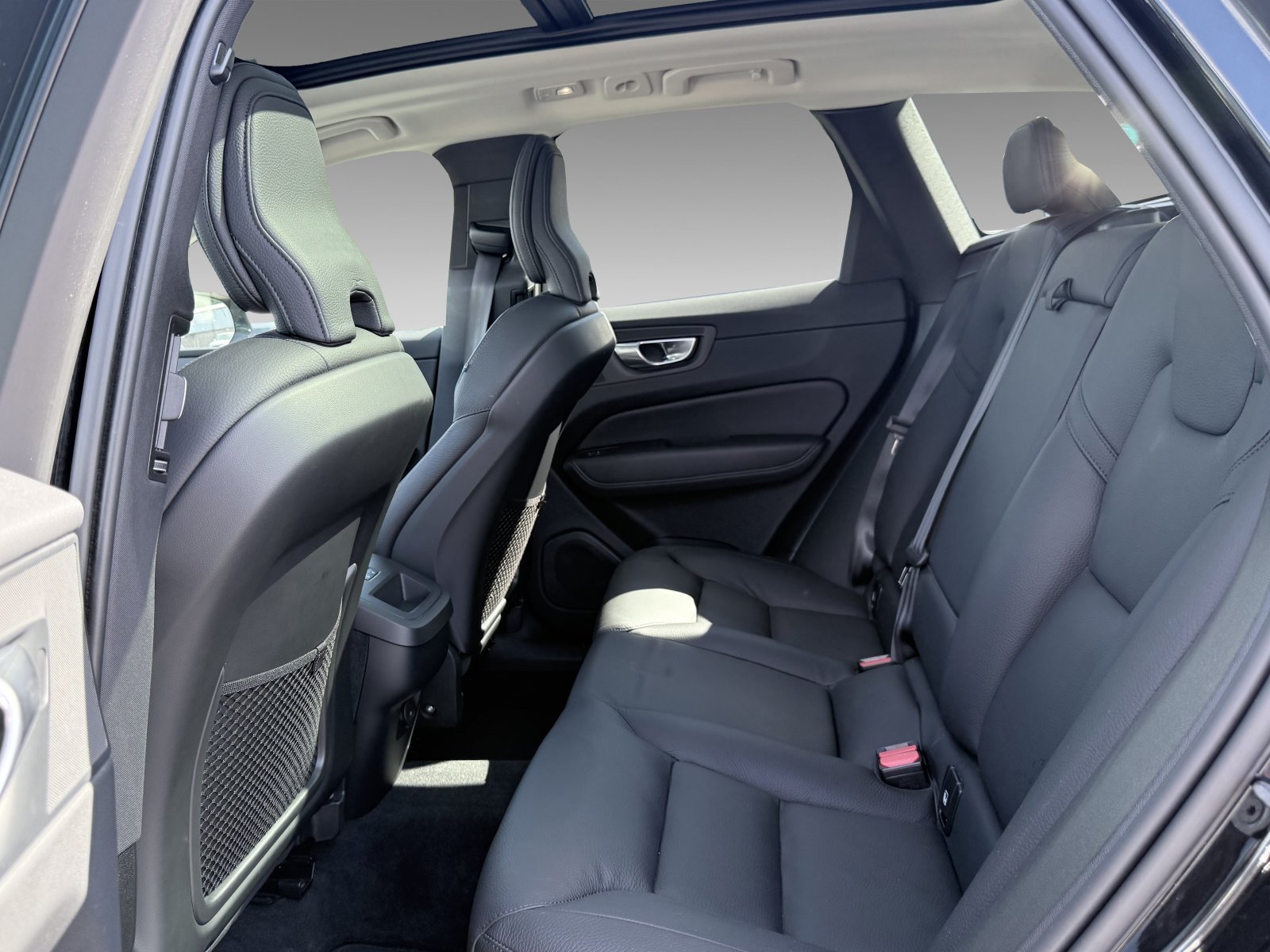 Volvo XC60 B4 Plus Dark+Business-Paket+HK+Keyless