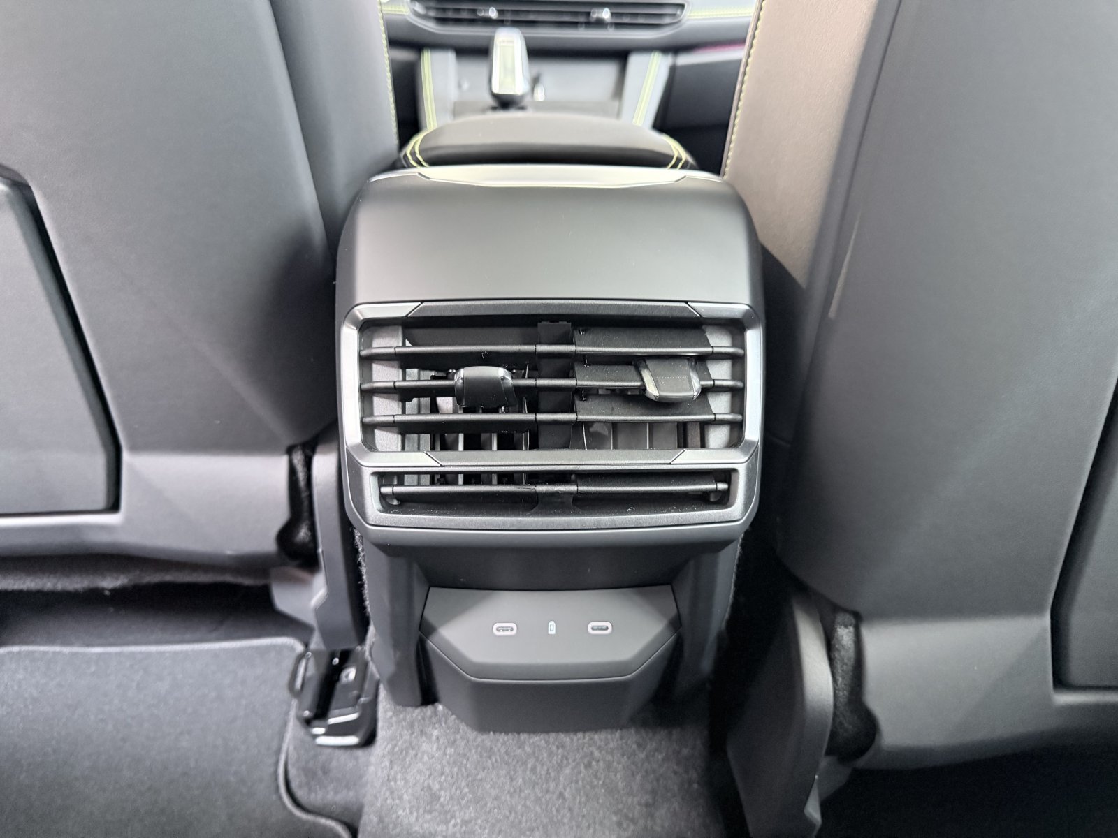 Lynk&Co 01 1.5TD More+ACC+CarPlay+360°