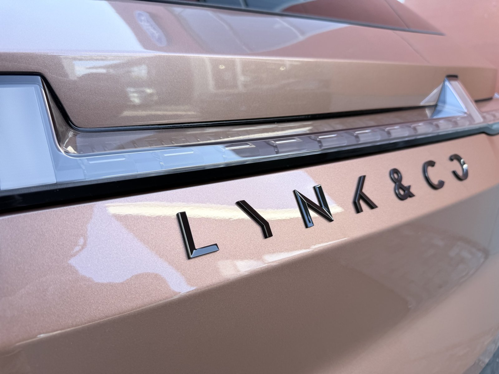 Lynk&Co 08 1.5 More+Massage+360+Matrix-LED
