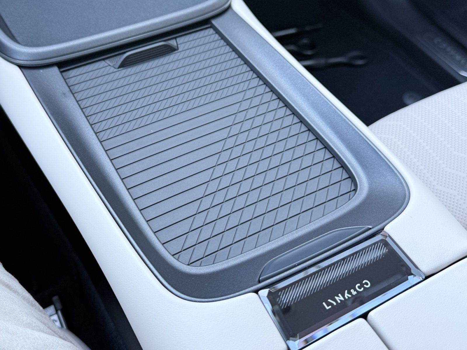 Lynk&Co 08 1.5 More+Massage+360+Matrix-LED