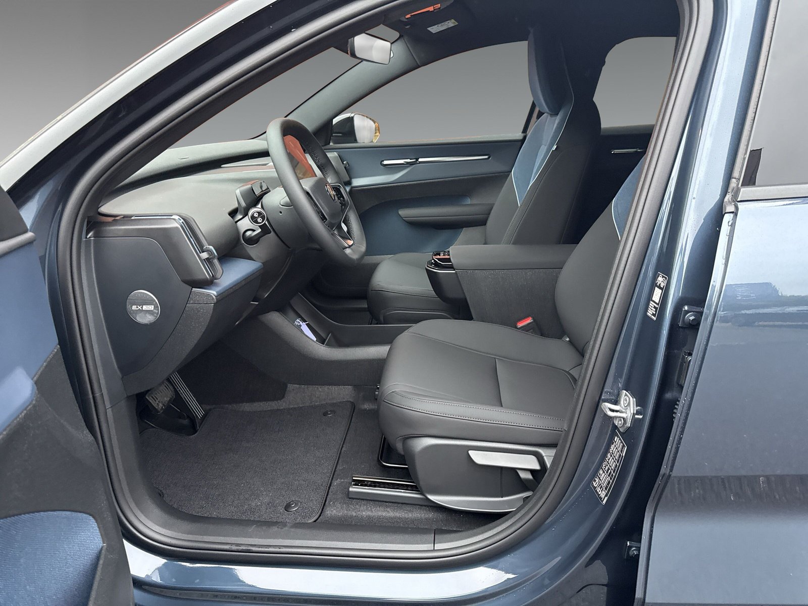 Volvo EX30 P5 Long Range Plus Black Edition+HarmanKardon+Pilot Assist+Totwinkel