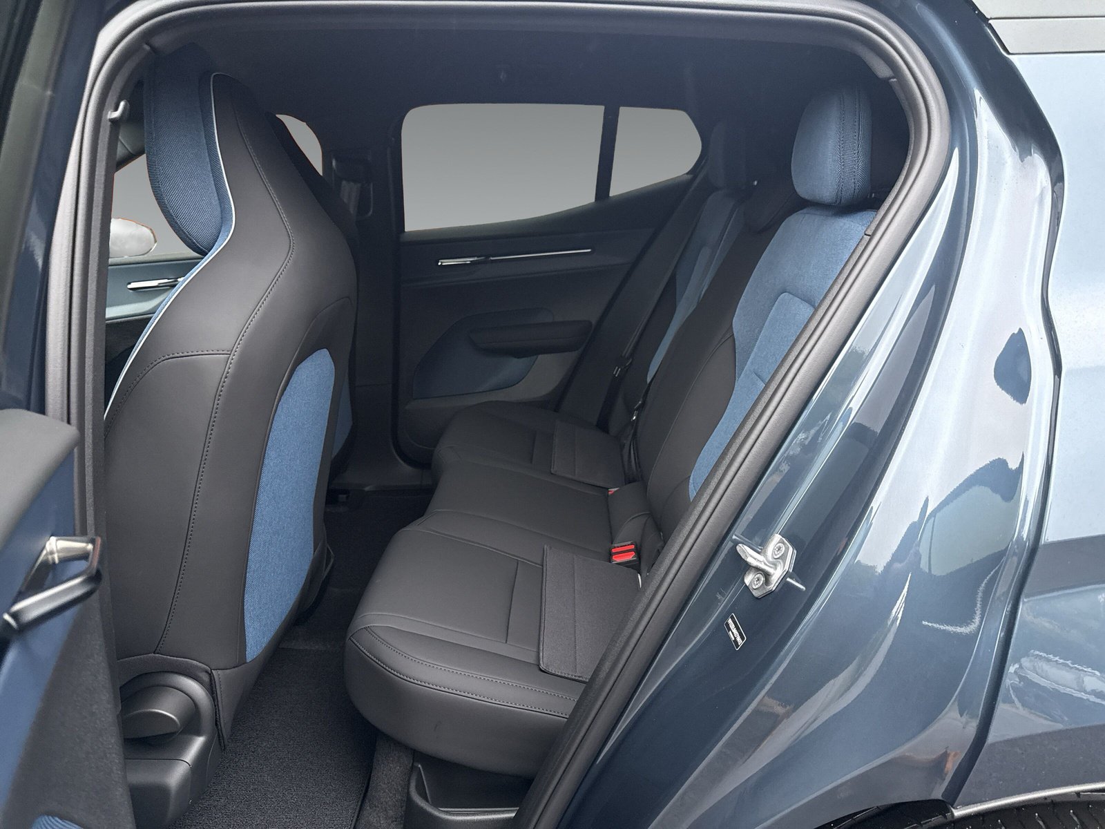 Volvo EX30 P5 Long Range Plus Black Edition+HarmanKardon+Pilot Assist+Totwinkel