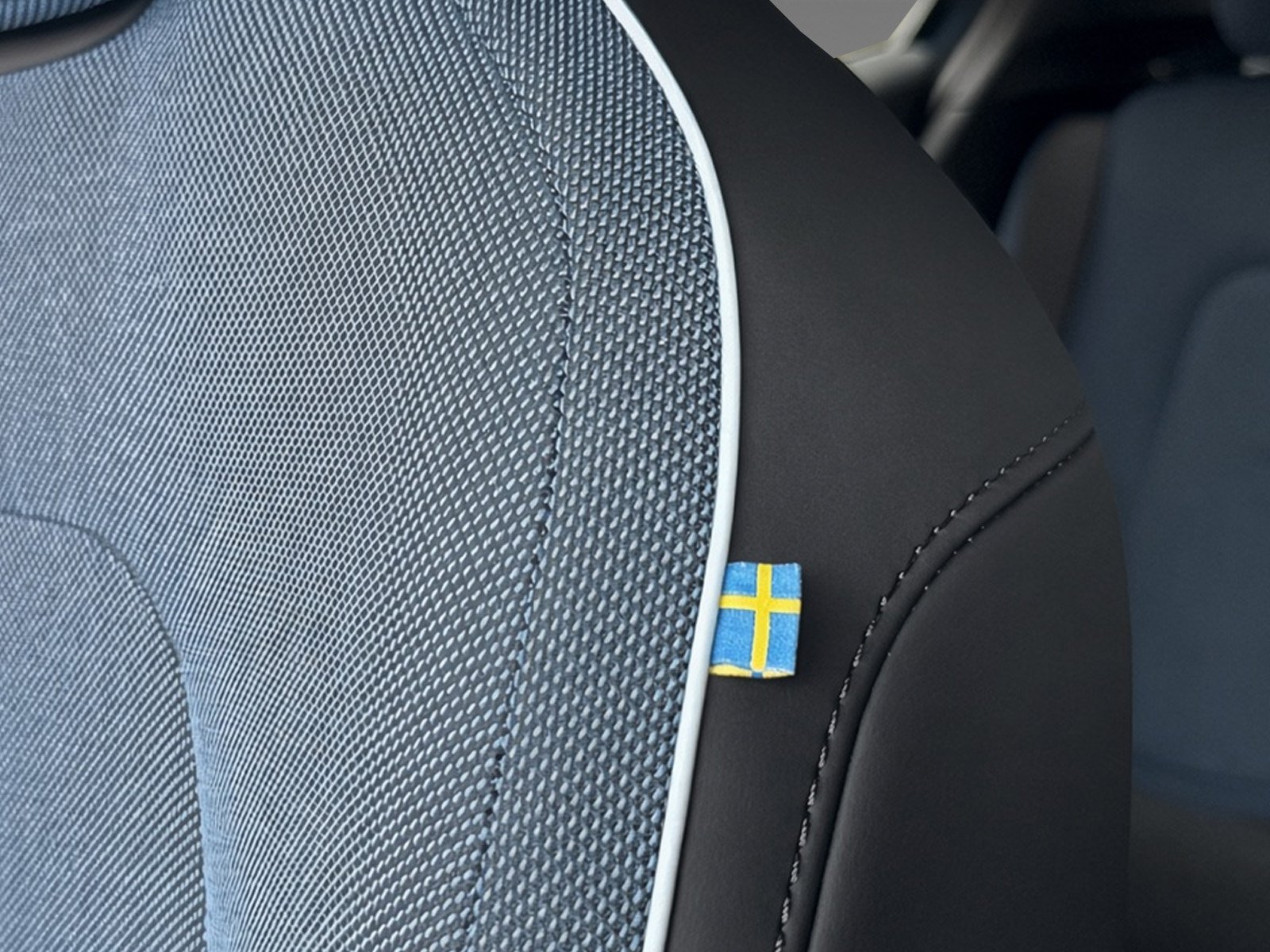 Volvo EX30 P5 Long Range Plus Black Edition+HarmanKardon+Pilot Assist+Totwinkel