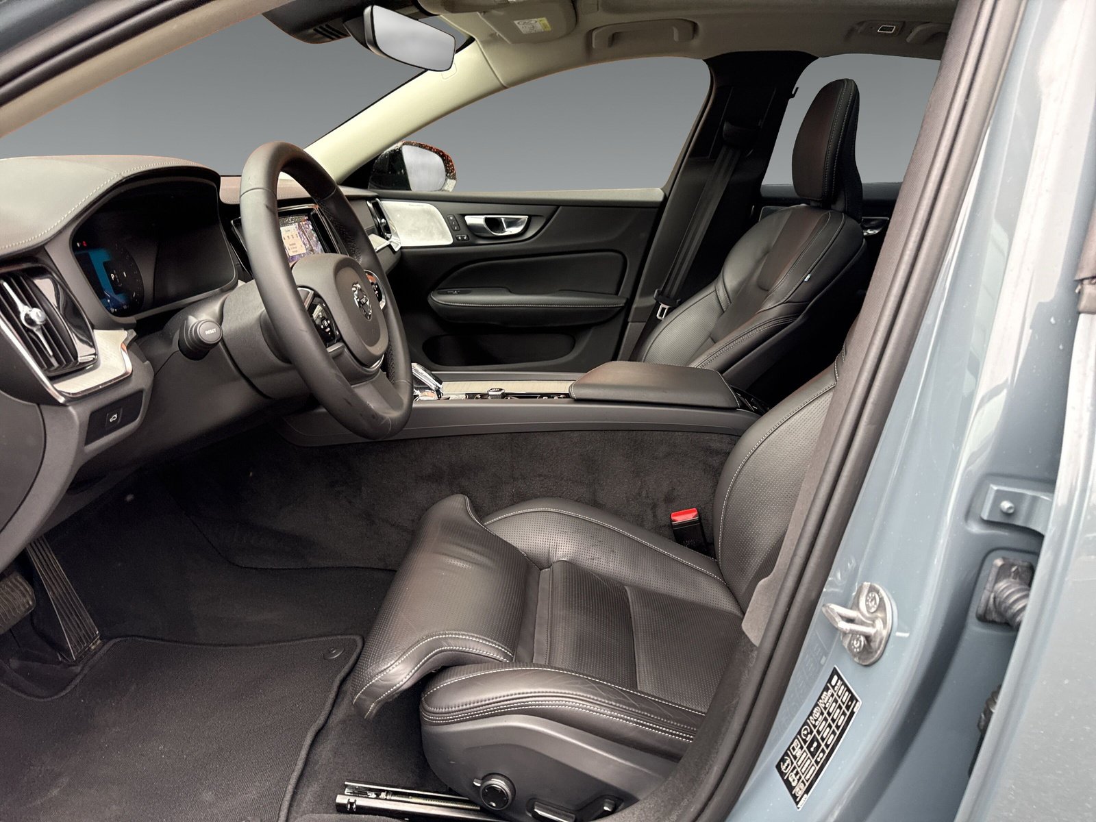 Volvo S60 B5 AWD Ultimate Dark+360°+B&W+Sitzbelüftung+Orrefors+20 Zoll