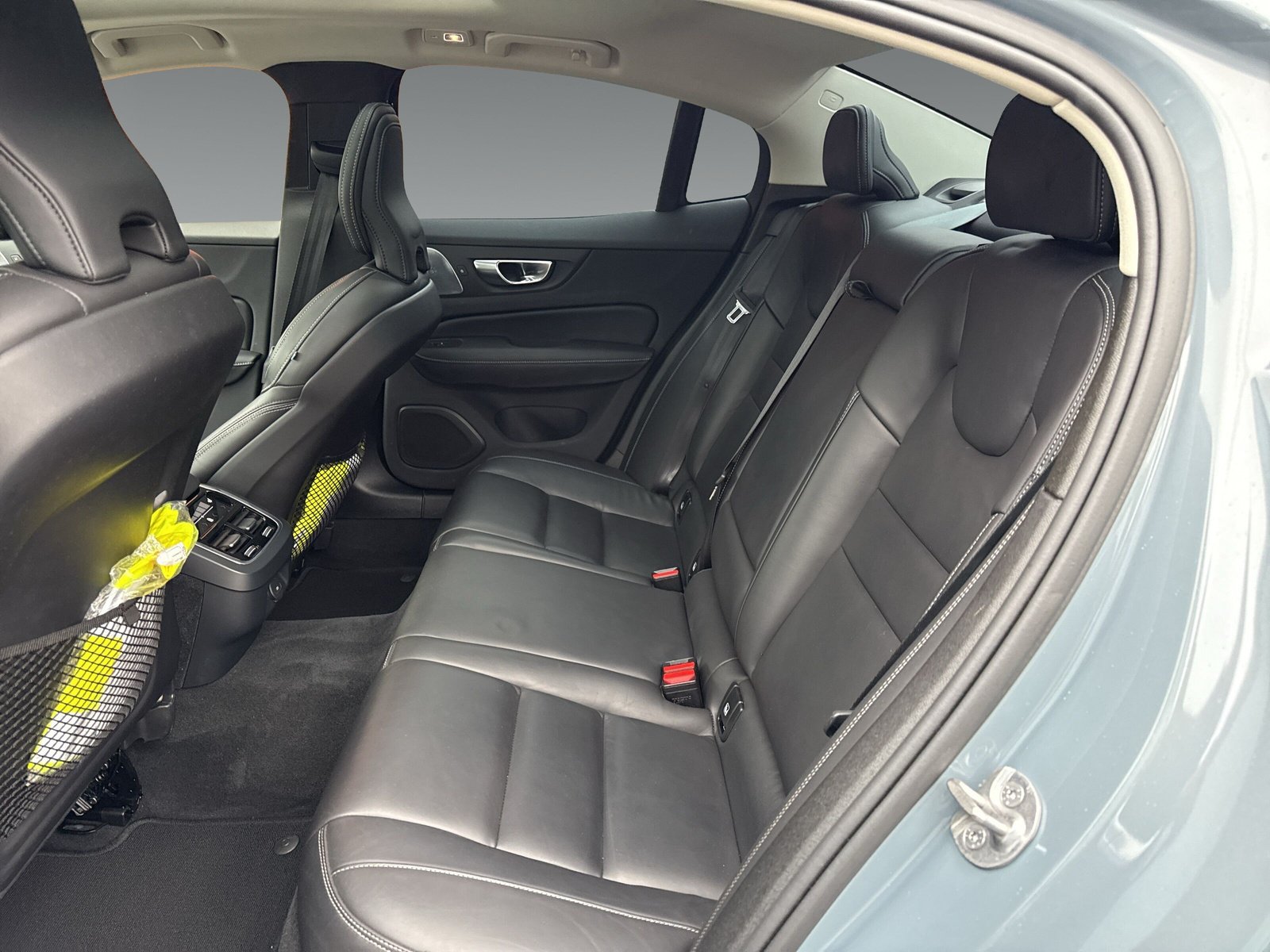 Volvo S60 B5 AWD Ultimate Dark+360°+B&W+Sitzbelüftung+Orrefors+20 Zoll
