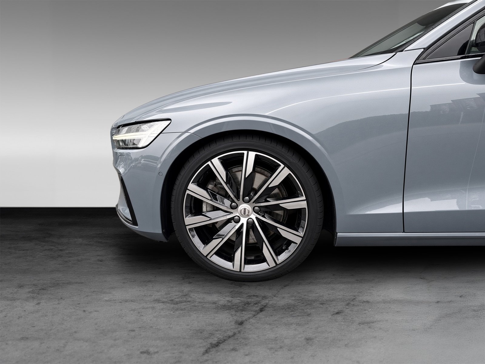 Volvo S60 B5 AWD Ultimate Dark+360°+B&W+Sitzbelüftung+Orrefors+20 Zoll