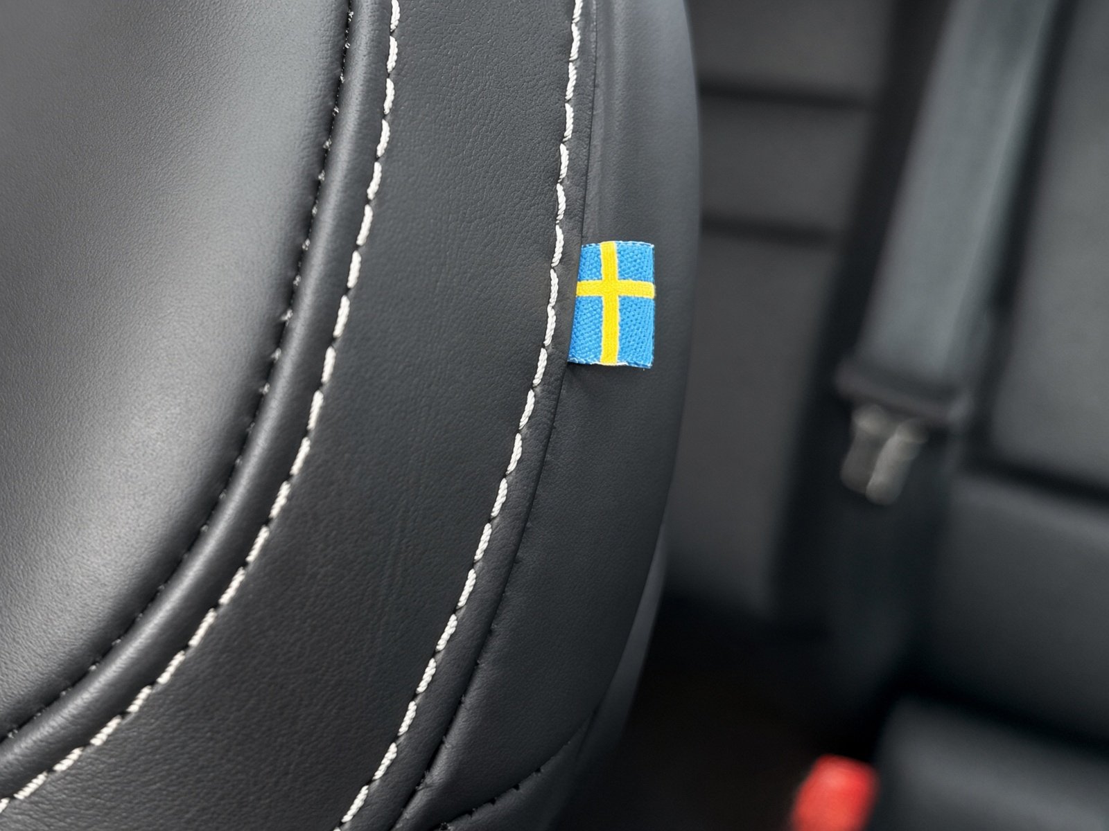 Volvo S60 B5 AWD Ultimate Dark+360°+B&W+Sitzbelüftung+Orrefors+20 Zoll