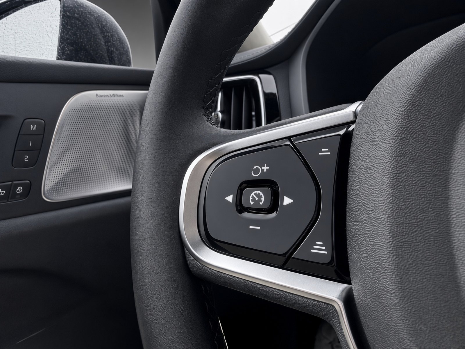 Volvo S60 B5 AWD Ultimate Dark+360°+B&W+Sitzbelüftung+Orrefors+20 Zoll