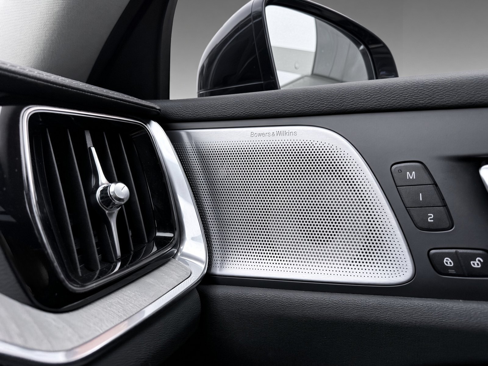 Volvo S60 B5 AWD Ultimate Dark+360°+B&W+Sitzbelüftung+Orrefors+20 Zoll