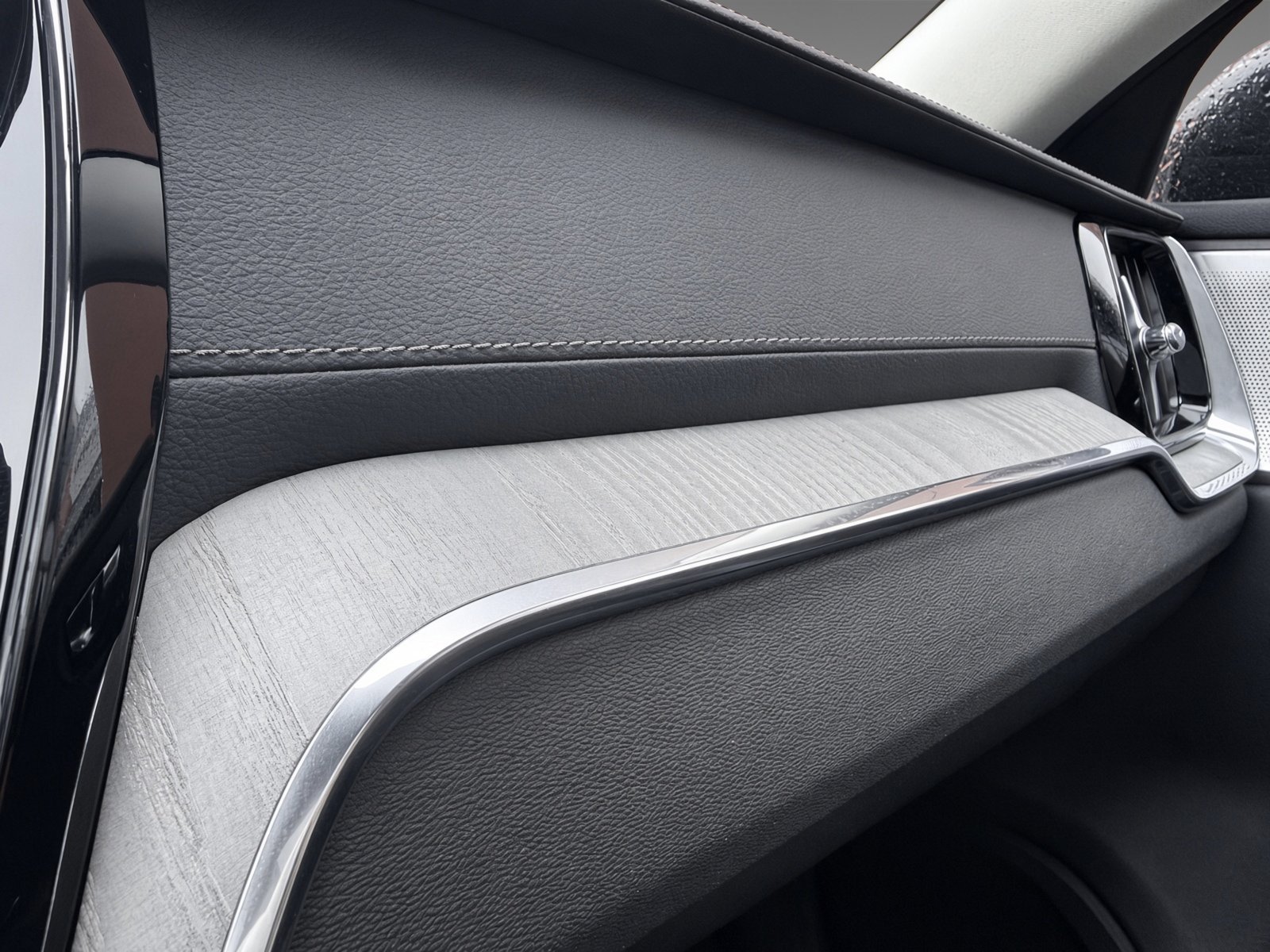 Volvo S60 B5 AWD Ultimate Dark+360°+B&W+Sitzbelüftung+Orrefors+20 Zoll