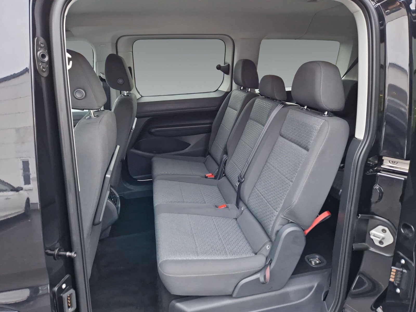 Ford Tourneo Connect Grand L2 Titanium 1.5l EcoBoost 84KW(114PS) Automatik-Getriebe 7 Sitzer, Navi, Klimaautomatik