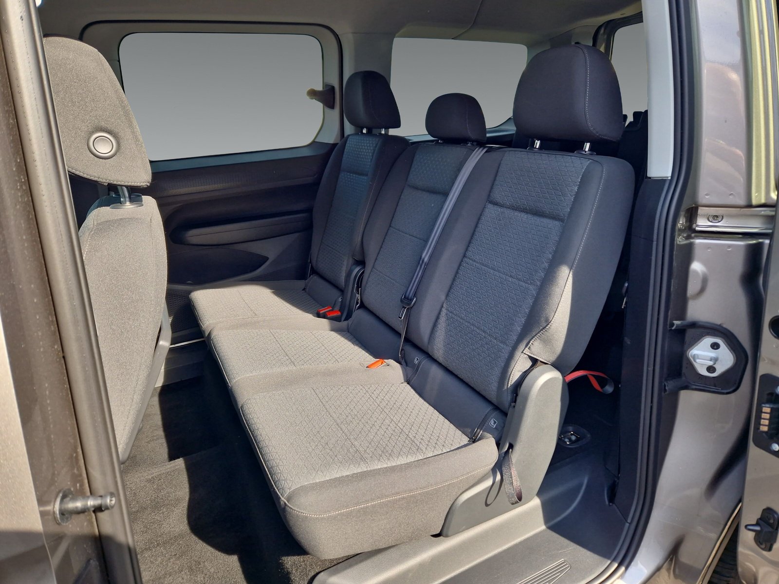 Ford Tourneo Connect Grand Titanium 2.0l TDci, 7 Sitzer, Navi, Klimaautomatik, RfKamera, Parkhilfe vorne+hinten