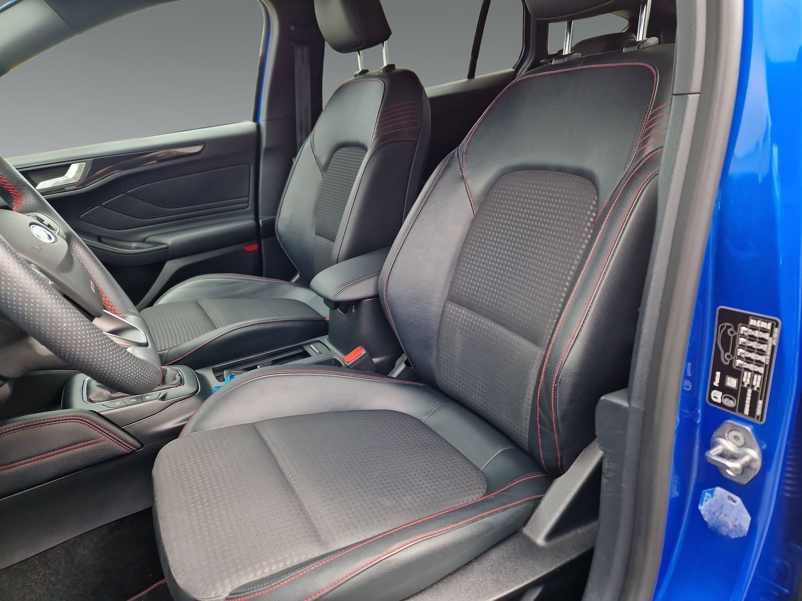 Ford Focus 1.0 EcoBoost ST-Line X 92KW(125PS) LED Matrix, Navi+B&O, 18 Zoll LM-Felgen, el. Heckklappe, RfKamera