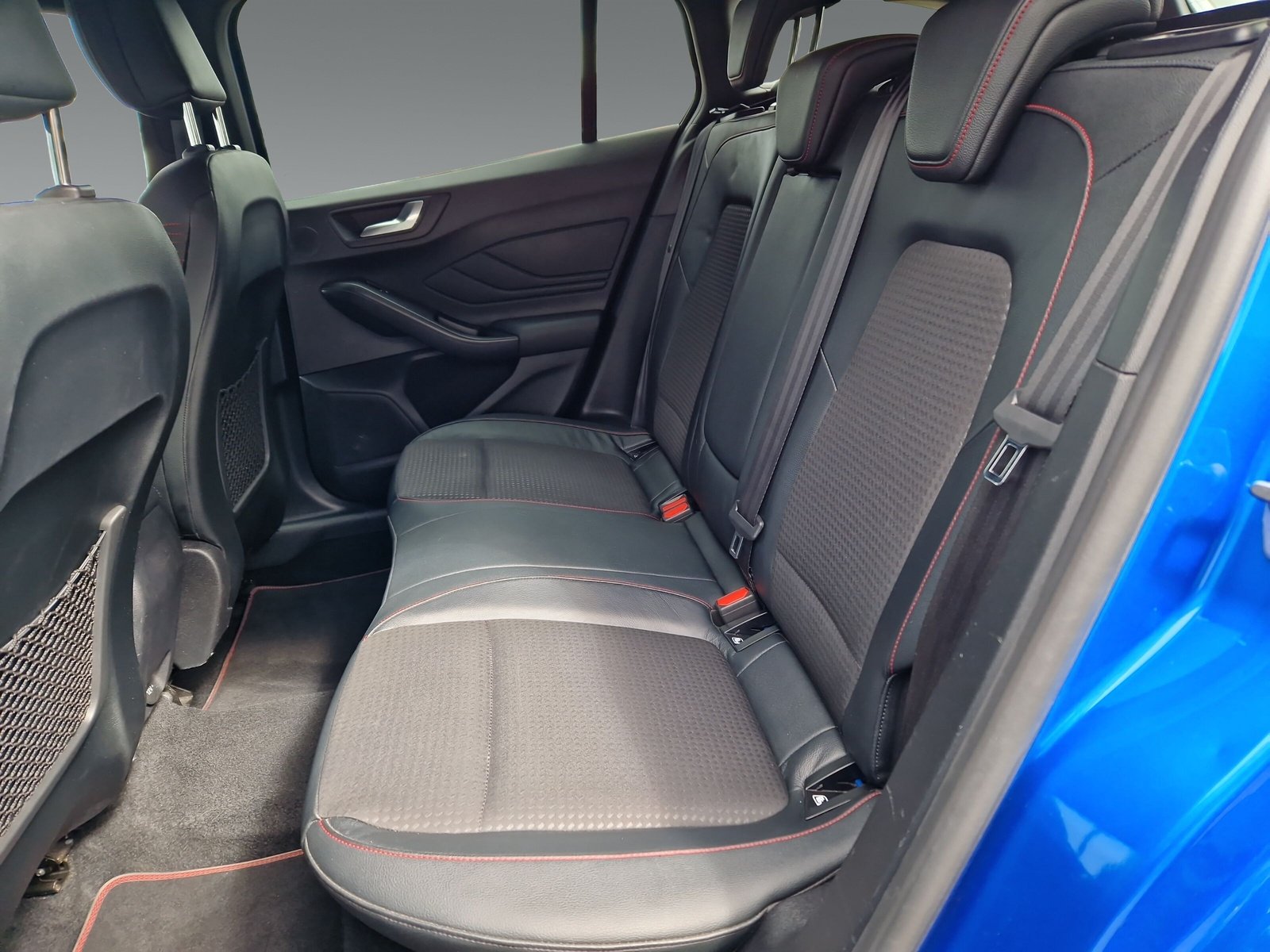 Ford Focus 1.0 EcoBoost ST-Line X 92KW(125PS) LED Matrix, Navi+B&O, 18 Zoll LM-Felgen, el. Heckklappe, RfKamera