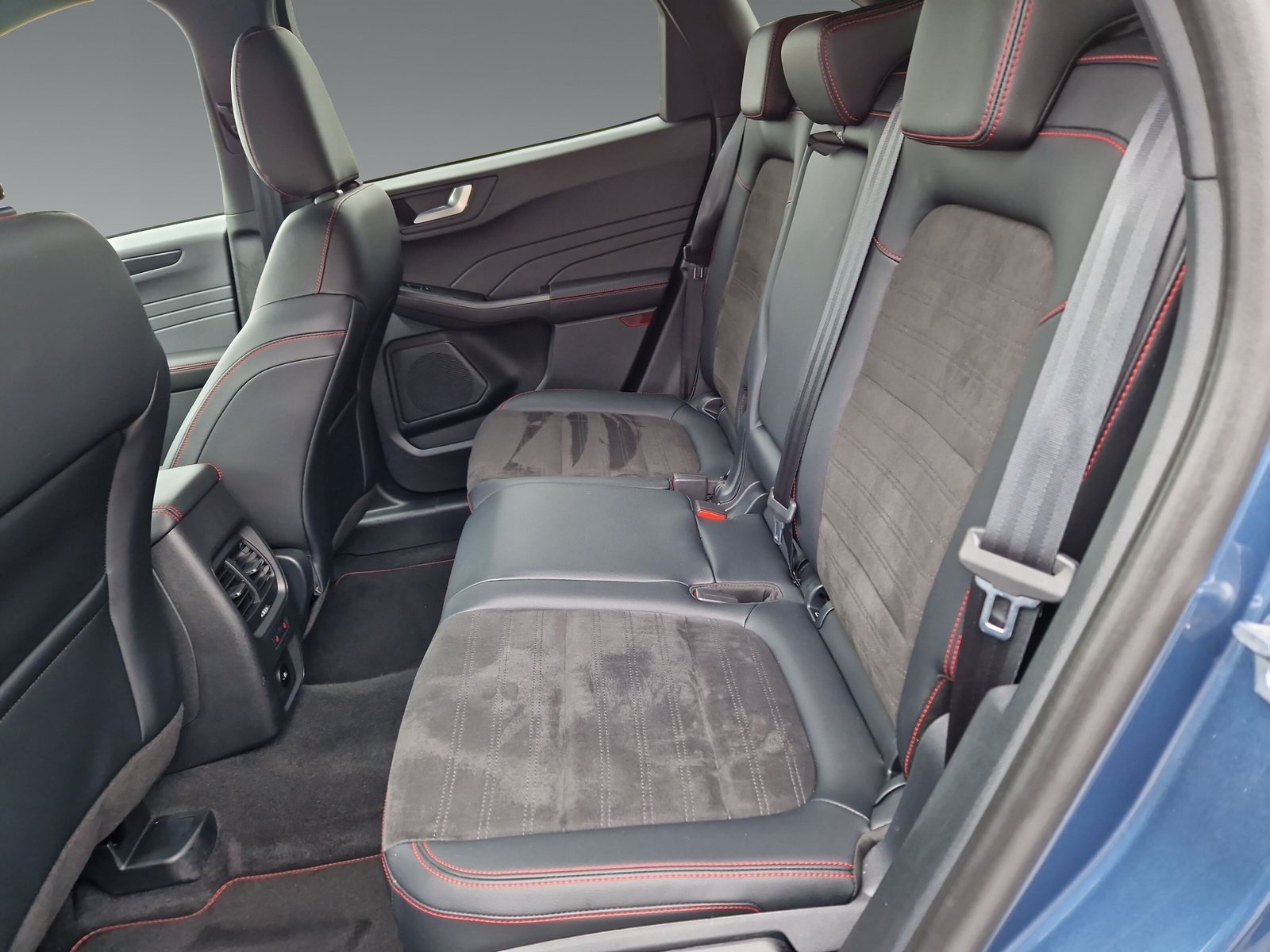 Ford Kuga 2.0 TDci ST-Line X, AHK schwenkbar, Matrix-LED, Klimaautomatik, RfKamera, Head-UP