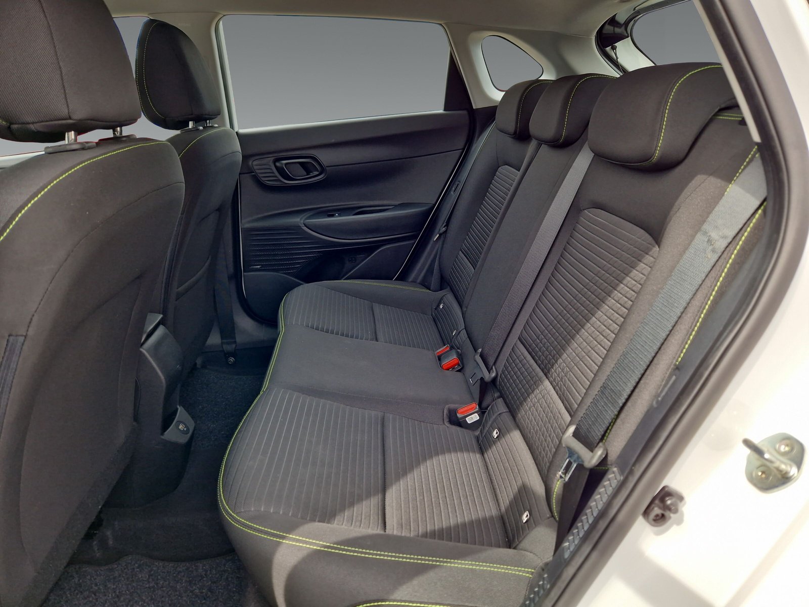 Hyundai Intro Edition 1.0l Mild-Hybrid 74KW(100PS) Klimaautomatik, RfKamera, Sitzheizung, Tempomat, Navi, Bose-Sound