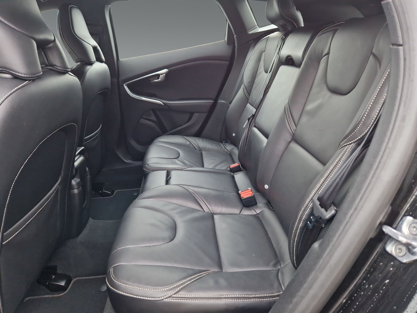 Volvo V 40 T3 Kinetic 1.5l 112KW(152PS) Automatik-Getriebe, R-Design-Paket, Sitzheizung, Klimaautomatik