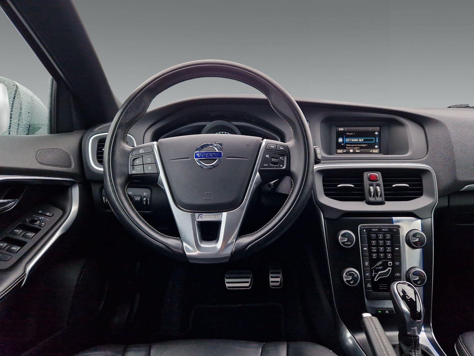 Volvo V 40 T3 Kinetic 1.5l 112KW(152PS) Automatik-Getriebe, R-Design-Paket, Sitzheizung, Klimaautomatik