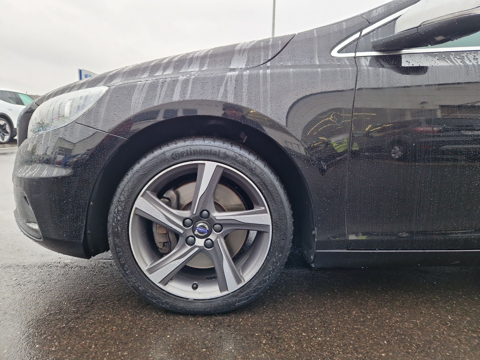 Volvo V 40 T3 Kinetic 1.5l 112KW(152PS) Automatik-Getriebe, R-Design-Paket, Sitzheizung, Klimaautomatik