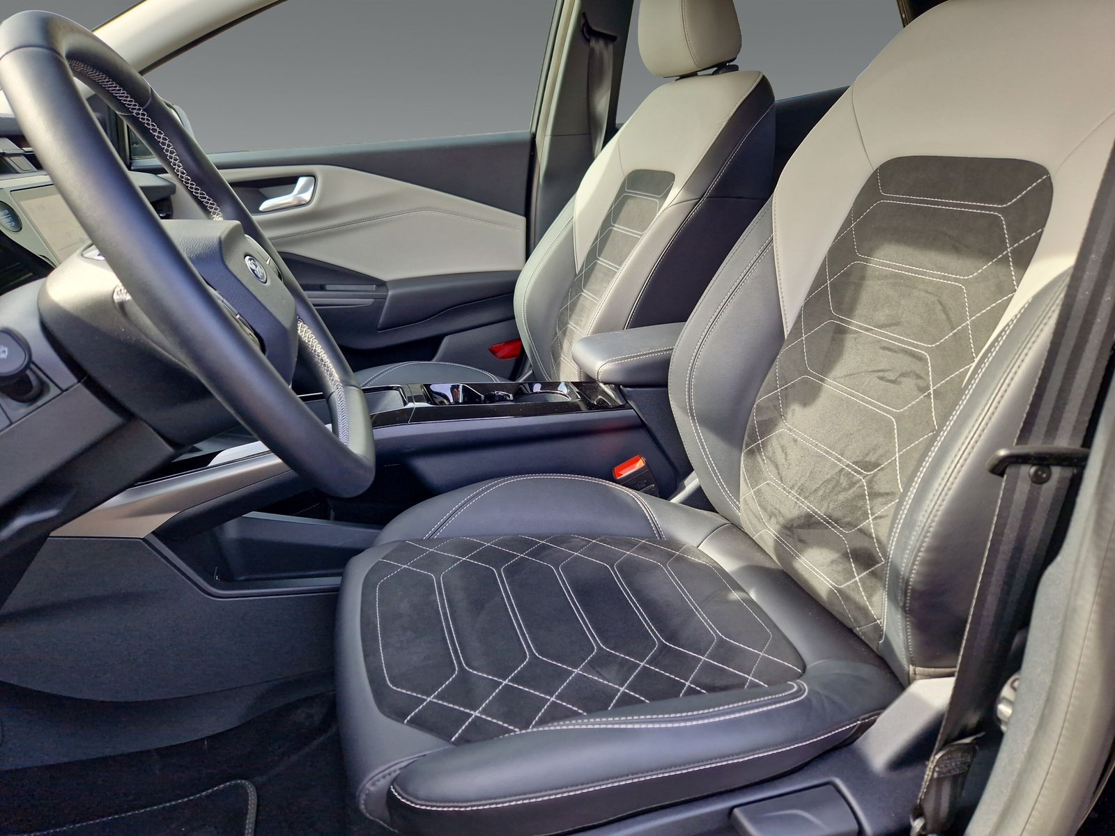 Ford Puma GEN-E Premium Vollelektrisch 124KW(168PS) Navi+B&O, Klimaautomatik, RfKamera, el. Heckklappe, Adaptiv Tempomat, Allwetter Bereifung