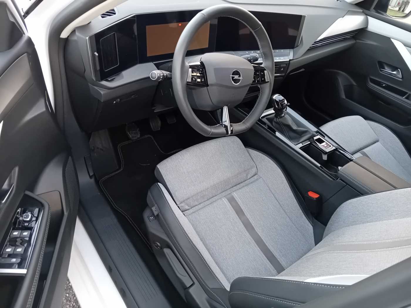 Opel Astra Sports Tourer 1.2 Elegance KEYLESS RFKAM*