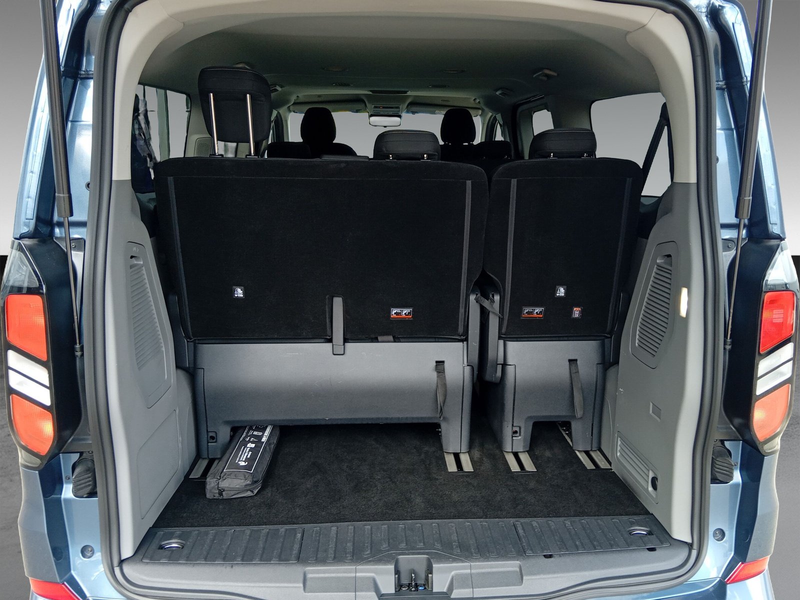 Ford Tourneo Custom 2.0 EcoBlue 320 L2 Titanium FWD 2.0 EcoBlue EU6e FWD 320 L2 Titanium